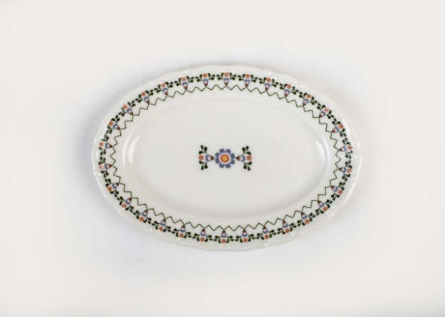 Picture of Manamo Liana Glazed Serving Plate Porcelain Cream  25 cm