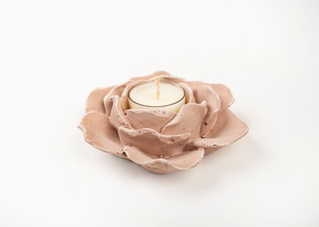 Picture of Manamo Woody Powder  Scented Stone Candle Holder  Powder