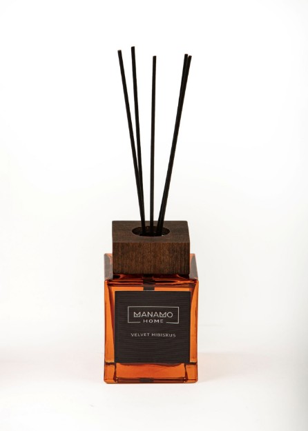 Picture of Manamo Velvet Hibiskus  Reed Diffuser With Wooden Cap  Brown 200 ml