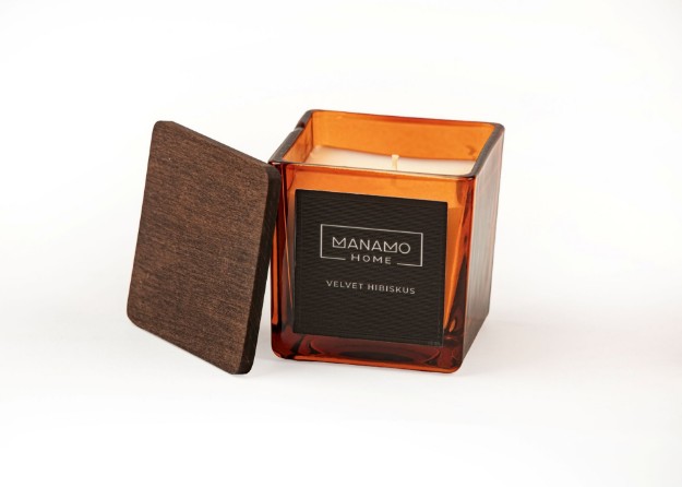 Picture of Manamo Velvet Hibiskus  Scented Candle With Wooden Lid  Brown 270 gr