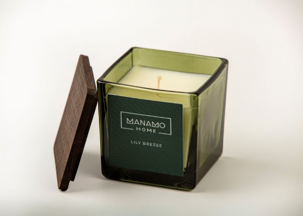Picture of Manamo Lily Brezee  Scented Candle With Wooden Lid  Green 270 gr